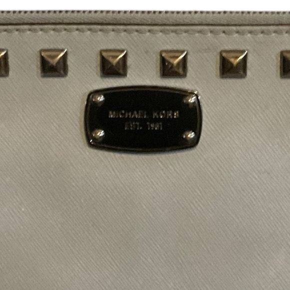 Michael Kors Women's Gray Studded Leather Wallet Wristlet Clutch NWOT!!​ - Picture 4 of 15
